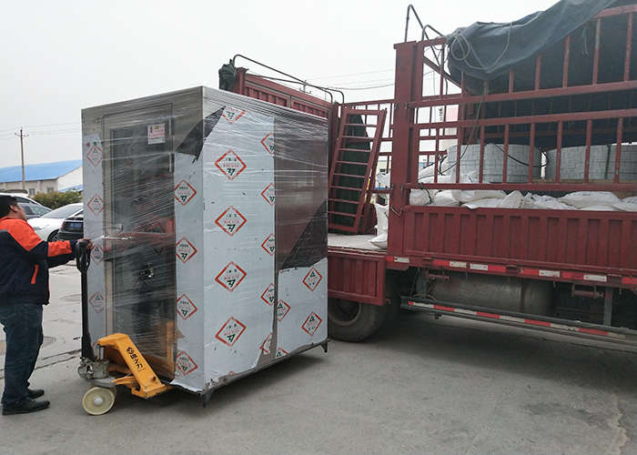 湖南某包裝材料公司采購201雙吹感應互鎖風淋室